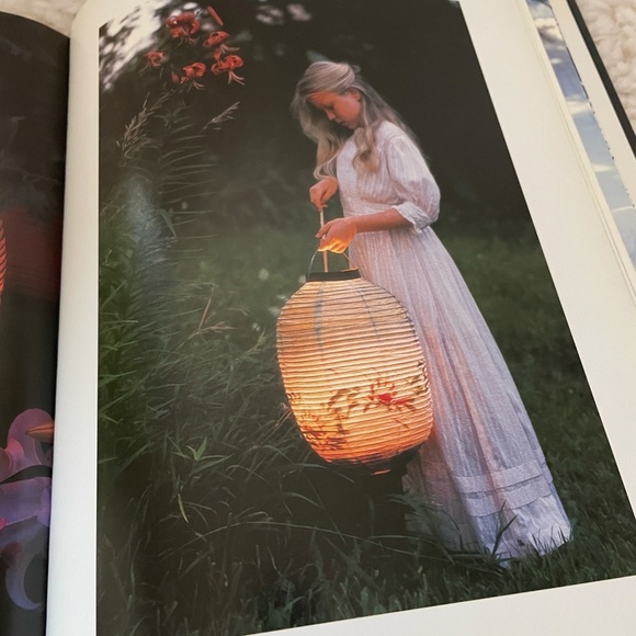 A TIME TO BLOSSOM MOTHERS, DAUGHTERS, AND FLOWERS HARDBACK BOOK - Picture 6 of 10